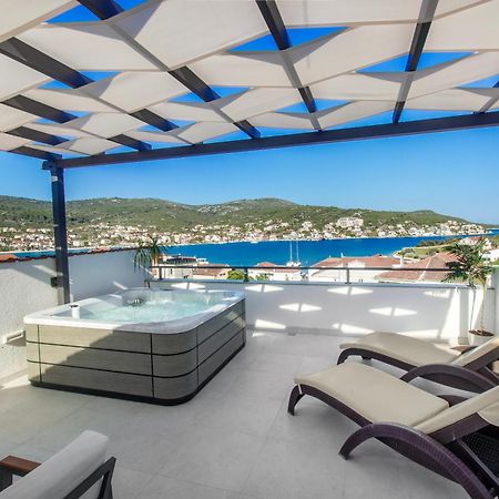 Villa Dalmatian Child With Swimming Pool, Close To The Beach Vinisce Exterior foto