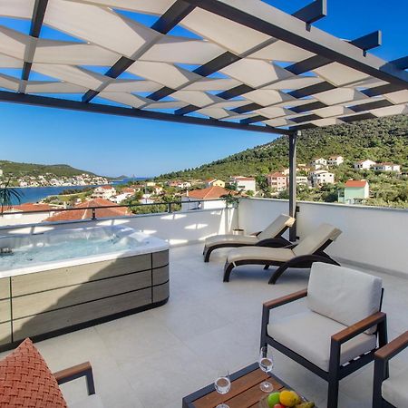 Villa Dalmatian Child With Swimming Pool, Close To The Beach Vinisce Exterior foto