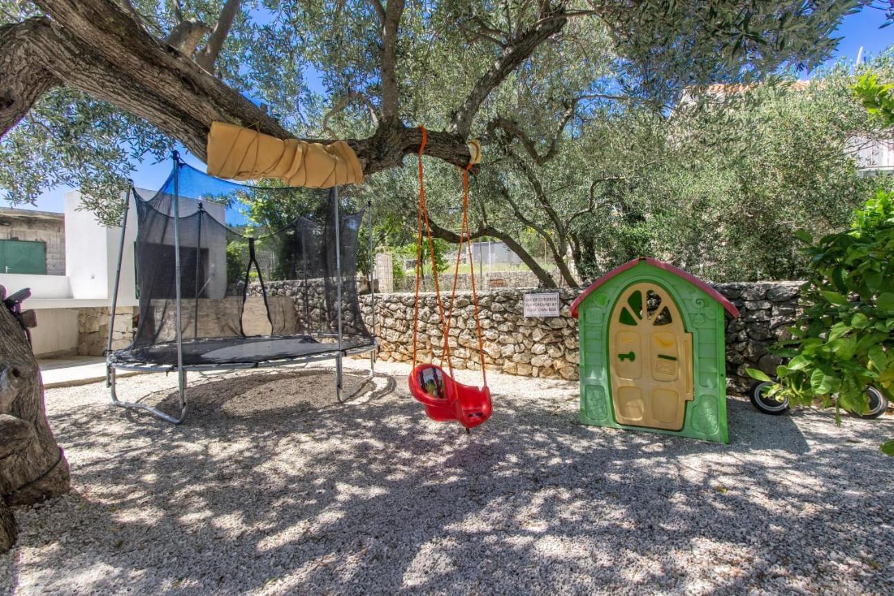 Villa Dalmatian Child With Swimming Pool, Close To The Beach Vinisce Exterior foto