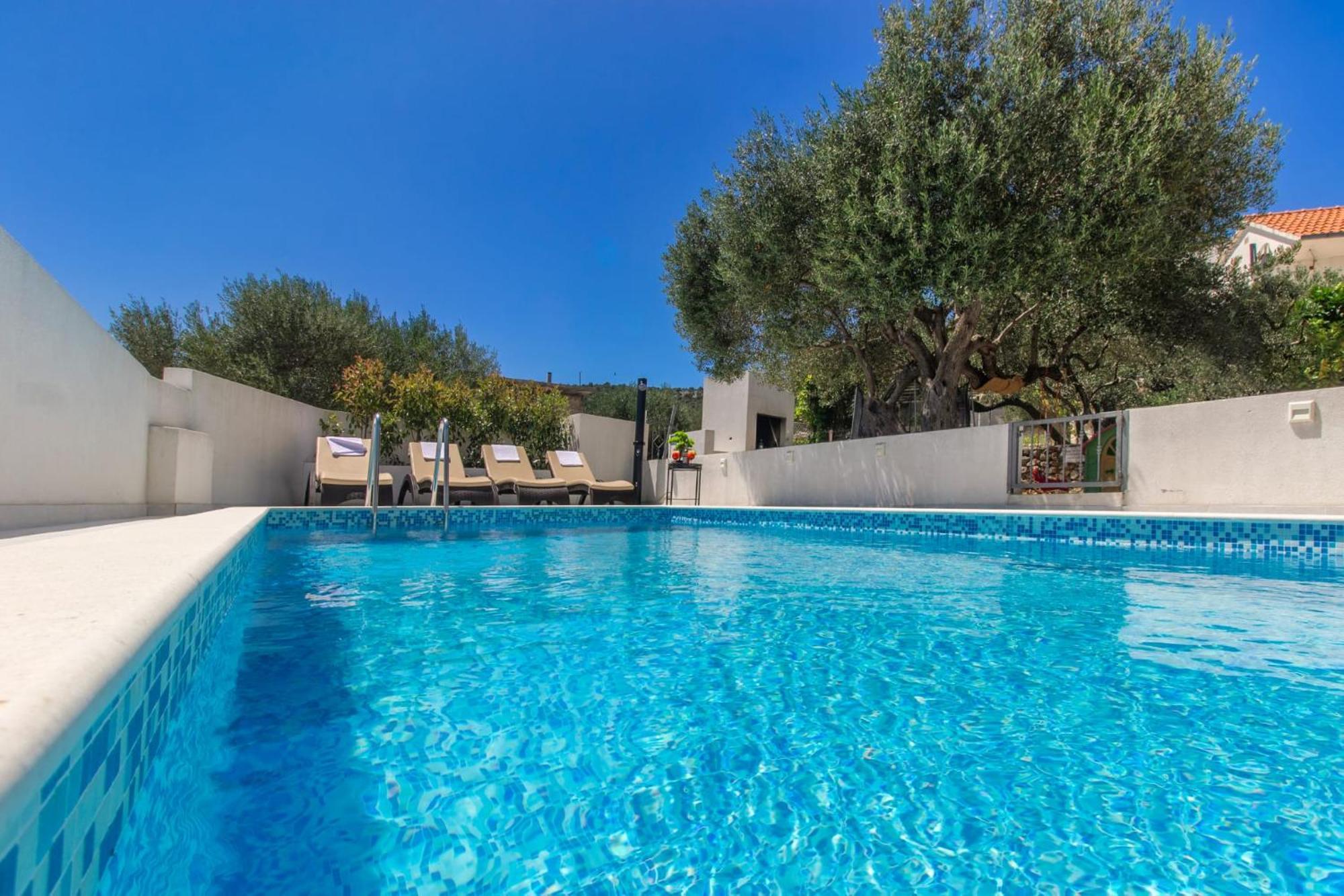 Villa Dalmatian Child With Swimming Pool, Close To The Beach Vinisce Exterior foto