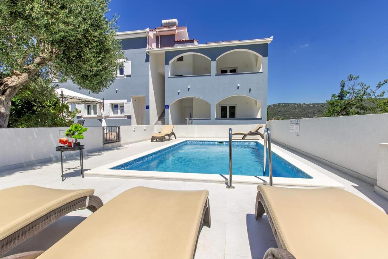 Villa Dalmatian Child With Swimming Pool, Close To The Beach Vinisce Exterior foto