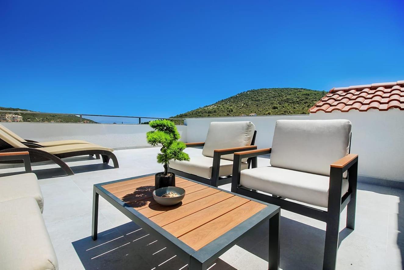 Villa Dalmatian Child With Swimming Pool, Close To The Beach Vinisce Exterior foto