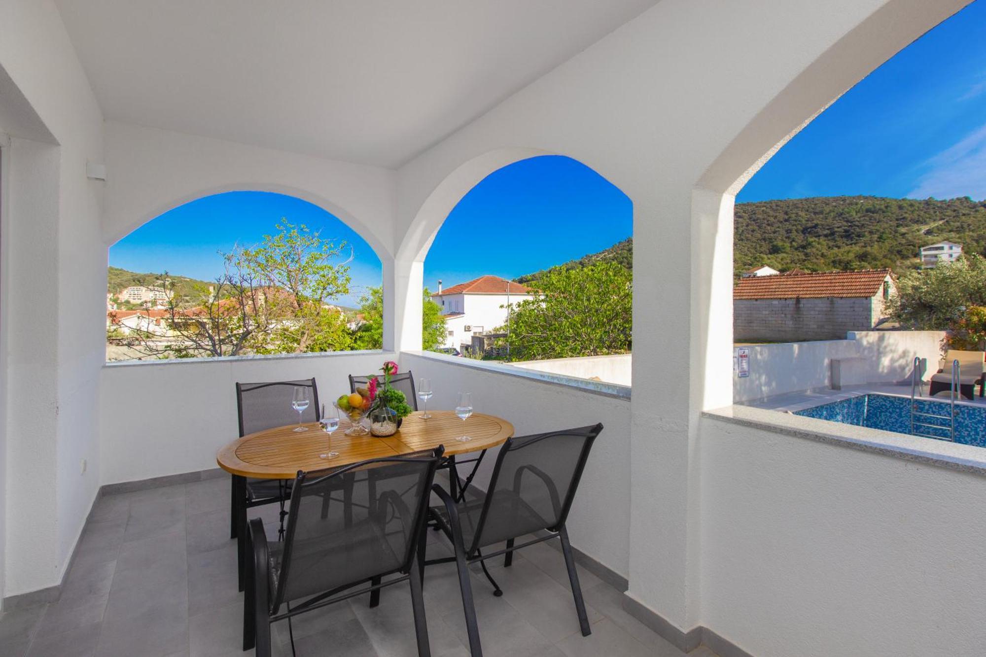 Villa Dalmatian Child With Swimming Pool, Close To The Beach Vinisce Exterior foto