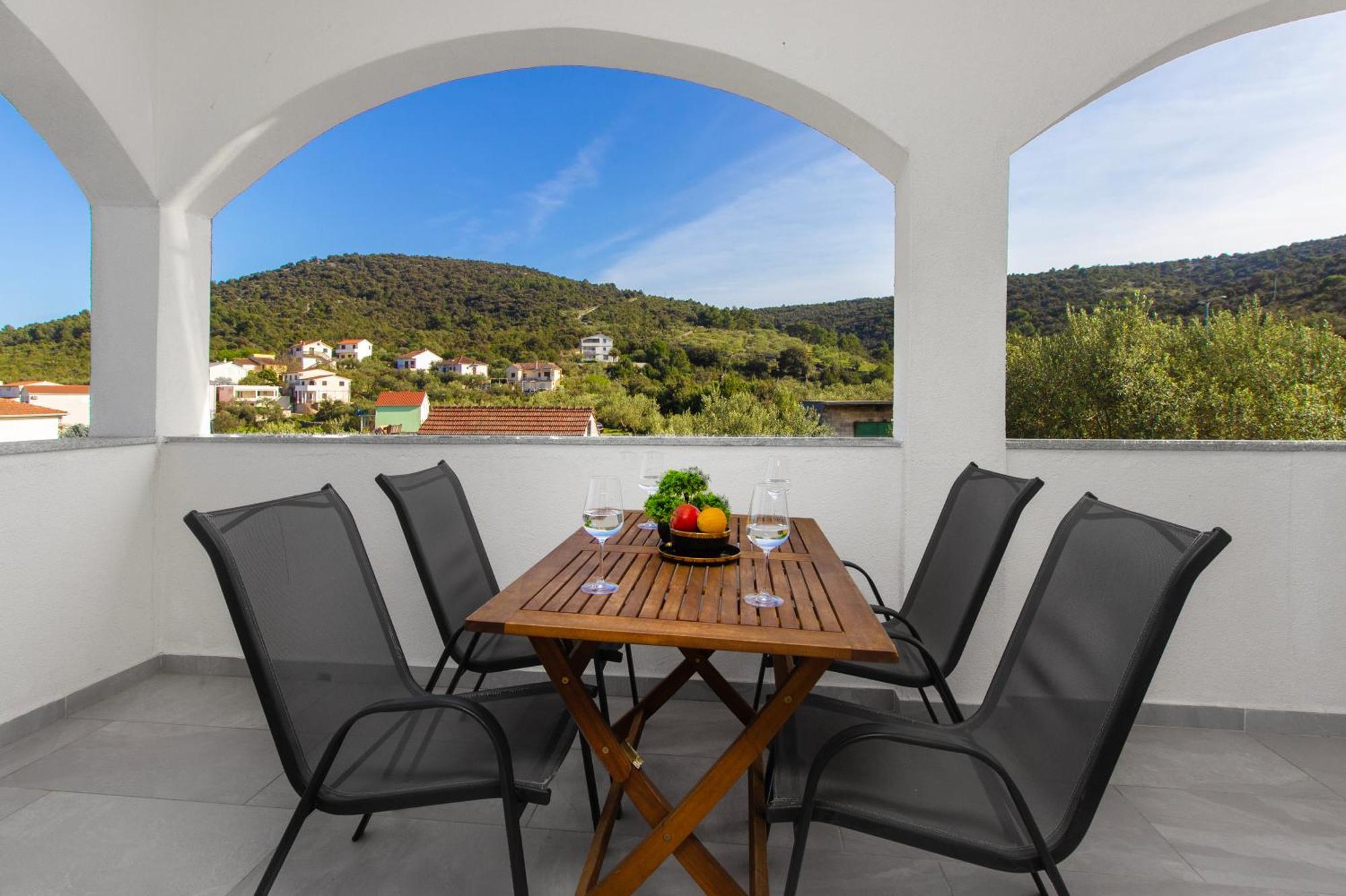 Villa Dalmatian Child With Swimming Pool, Close To The Beach Vinisce Exterior foto